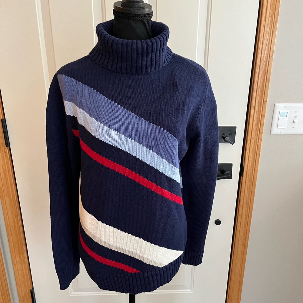 New Vintage women’s Field Gear cotton blue pull over turtleneck sweater. Large